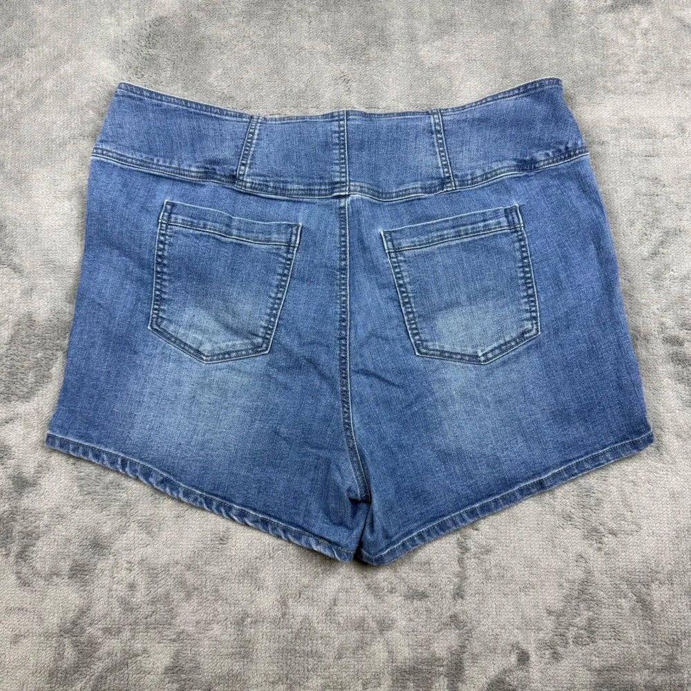 Forever 21 Plus Size 20 High Waisted Denim Shorts Medium Wash Blue 3 Button